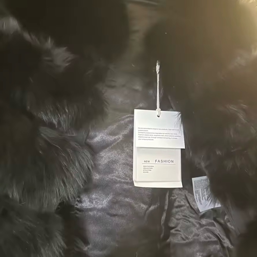 Luxurious Black Fox Fur Jacket - Picture 10 of 11